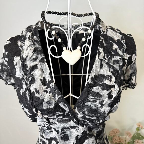 Gorgeous vintage y2k black & gray lace floral babydoll top - Picture 2 of 7